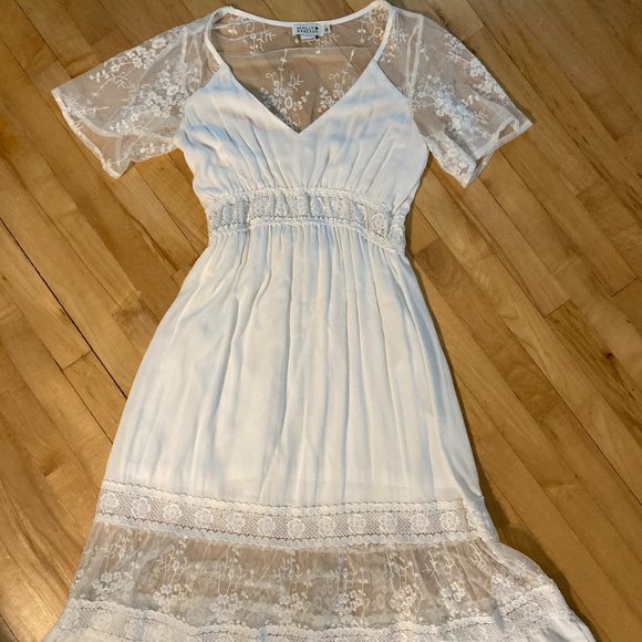 White flowing summer dress - Picture 1 of 5
